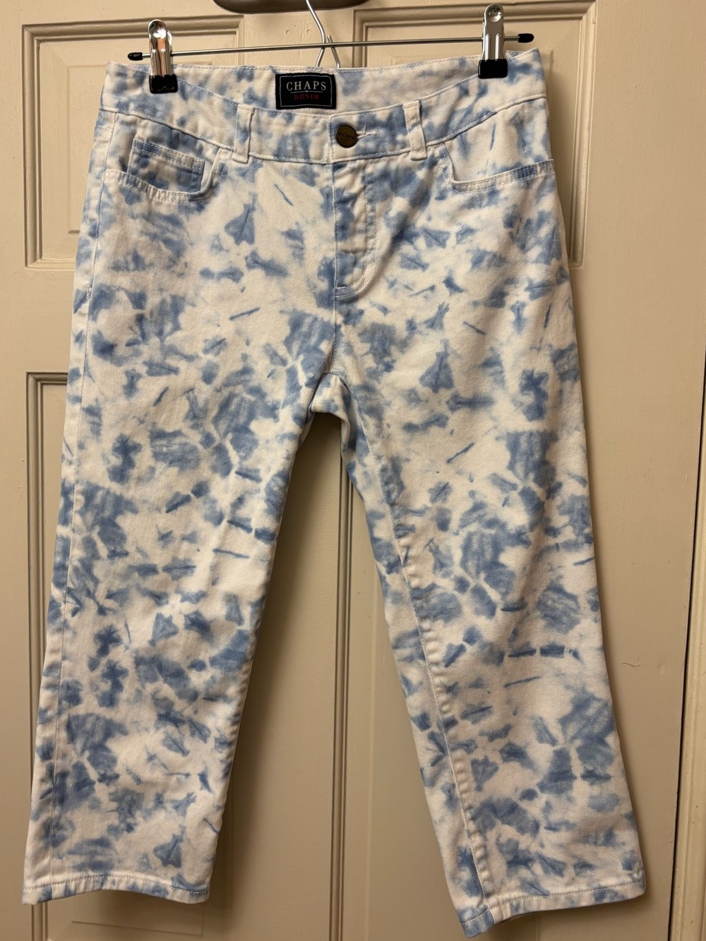 Chaps Women’s Blue Tie-Dye Capri Jeans
Size 4
